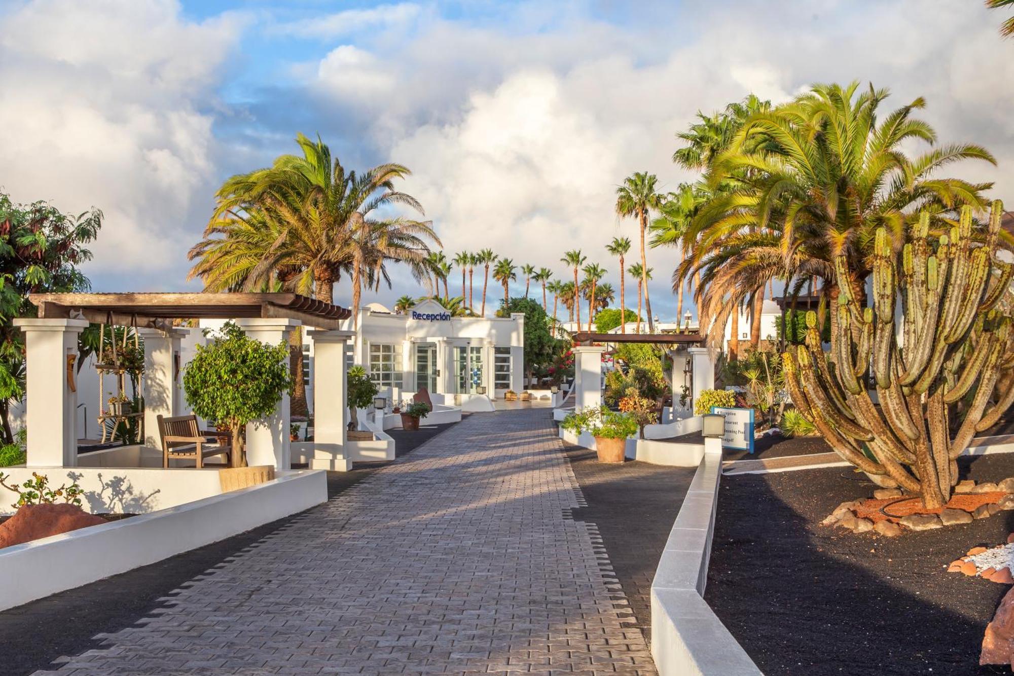 Jardines Del Sol Aparthotel Playa Blanca  Exterior photo